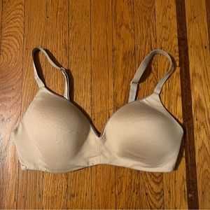 Calvin Klein nude lightly lined wire free bra M medium EUC